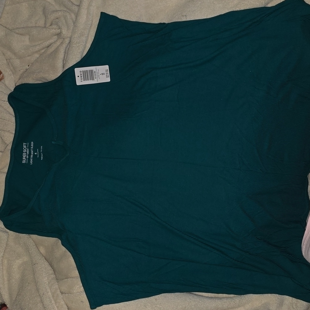 Torrid size 4 Light Ribbed Top